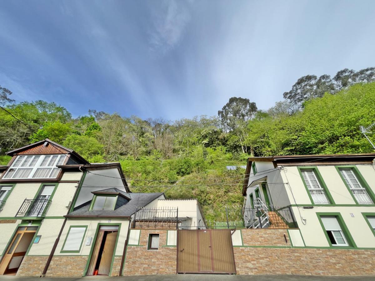 Apartamentos La Capitana Luarca Exteriör bild